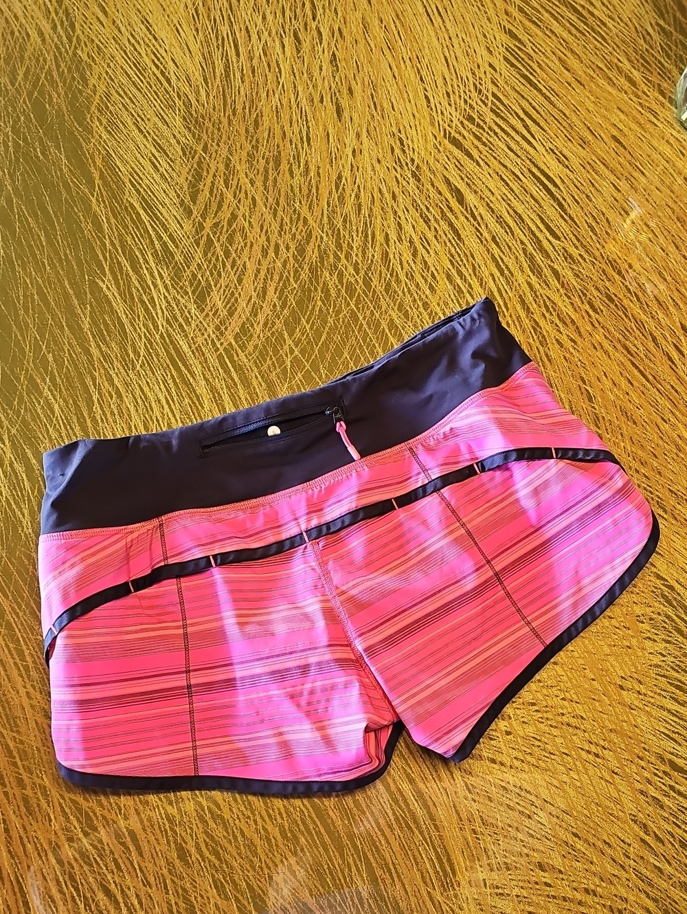Rare & Cute Lululemona Women’s Pink Striped Speed Shorts Size 6